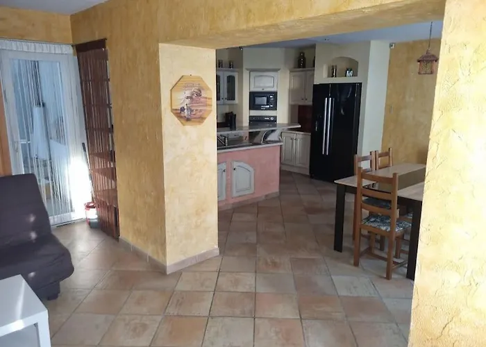 Maison En Centre-ville Aeroport Holiday home Roissy-en-France